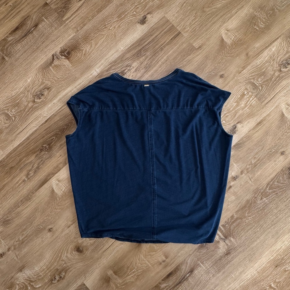 White House Black Market Navy V-Neck Cap Sleeve Top - Picture 4 of 4